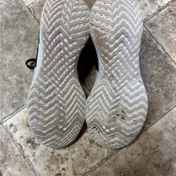 Boys Nike shoes size 6 - Picture 4 of 5